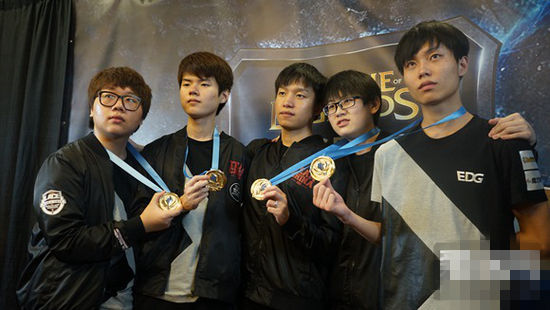 Team WE 官方：前 EDward Gaming 和 Invictus Gaming 的支持者 Vampire 加入团队